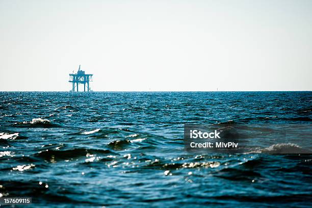 Plataforma De Petróleo De Shore - Fotografias de stock e mais imagens de Azul - Azul, Combustíveis e Geração de Energia, Combustível Fóssil