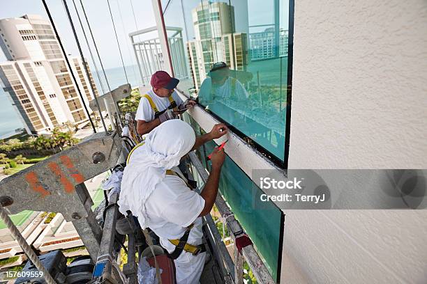 Photo libre de droit de Travaux De Construction banque d'images et plus d'images libres de droit de Adulte - Adulte, Artisan, Bâtiment vu de l'extérieur