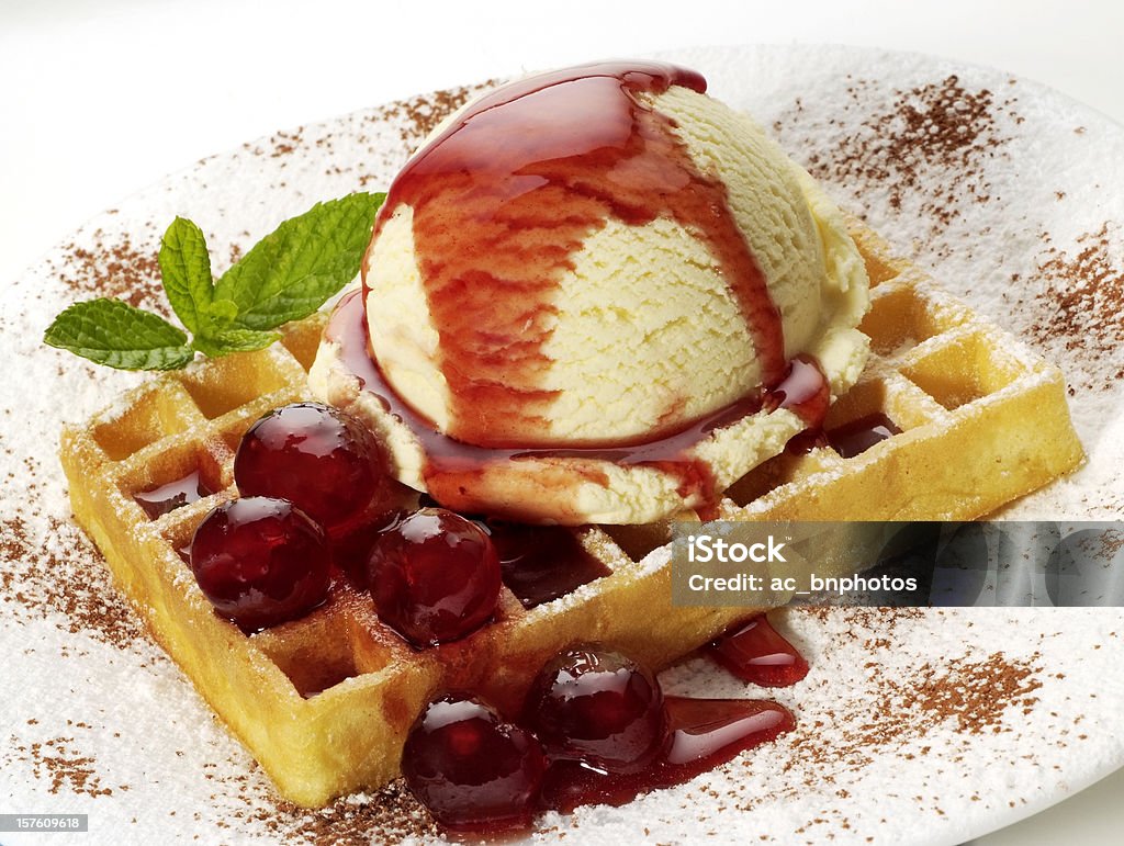 Sorvete de waffle - Foto de stock de Calda de Fruta royalty-free