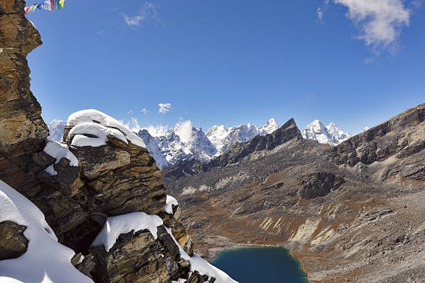 renjo pass. everest circuito. nepal motivazioni. - renjo la foto e immagini stock