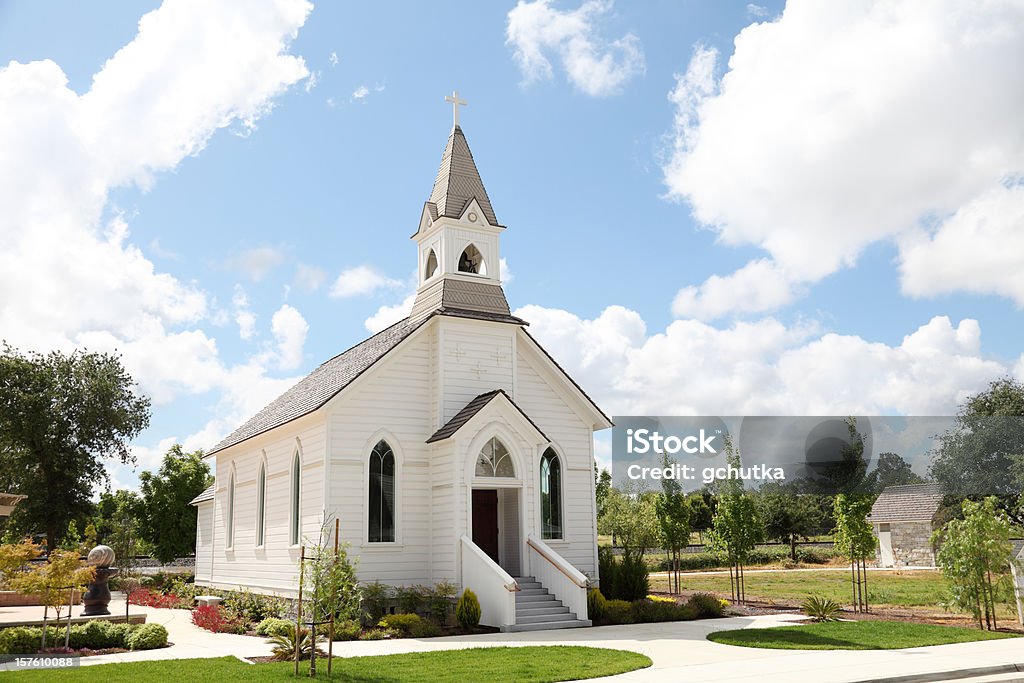 Vecchia chiesa bianca - Foto stock royalty-free di Chiesa