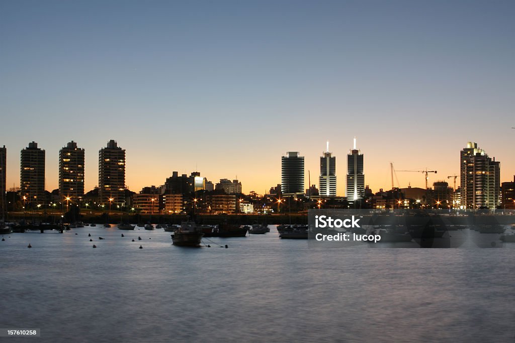 Montevideo Vista da cidade no Anoitecer de marina - Royalty-free Montevideu Foto de stock