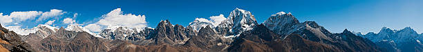 mega himalaya everest panorama de picos remoto neve tapados cimeiras nepal - mt pumori imagens e fotografias de stock