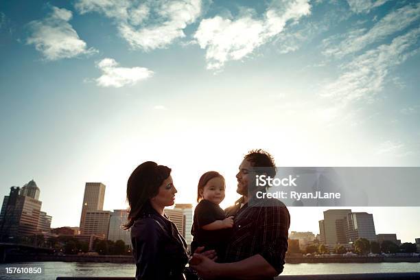 Junge Hispanische Familie Und Kind Silhouette Stockfoto und mehr Bilder von Familie - Familie, Portland - Oregon, Stadt