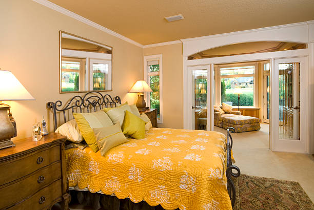 현대적인 마스터 침실과 별도의 휴식 공간 - bedroom authority domestic room luxury 뉴스 사진 이미지