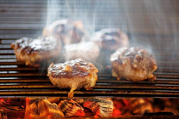 バーベキュー料理 - barbecue grill barbecue burger hamburger ストックフォトと画像