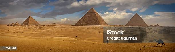 Las Pirámides Foto de stock y más banco de imágenes de Forma piramidal - Forma piramidal, Pirámide - Estructura de edificio, Egipto