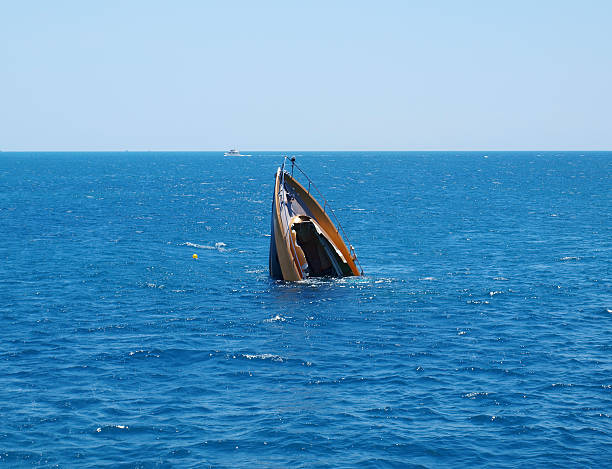 naufragio - wreck recreational boat nature mode of transport fotografías e imágenes de stock