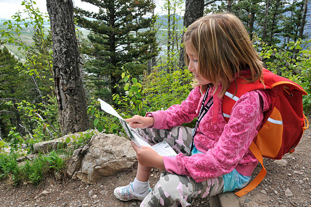 istock Child reads map while on hike in the woods 157612084