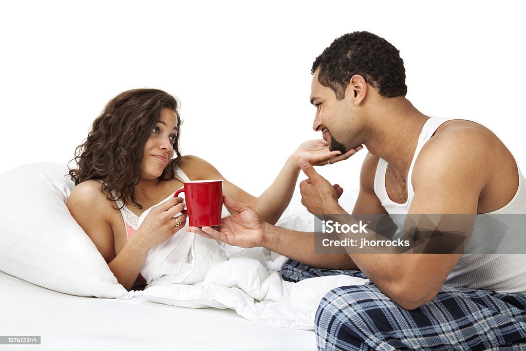 Муж что жена кофе в постели - Стоковые фото 20-29 лет роялти-фри