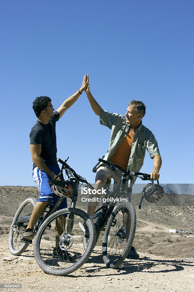 Père et Son fils VTT - Photo de Père libre de droits