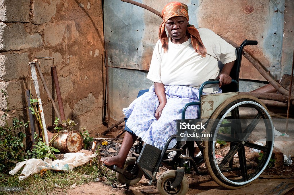 Xhosa femme en fauteuil roulant - Photo de Amputé libre de droits