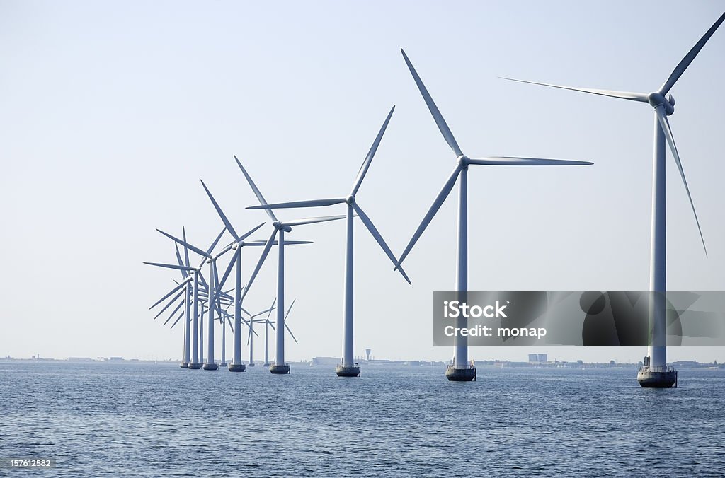 Turbinas eólicas do da Dinamarca - Foto de stock de Mar royalty-free