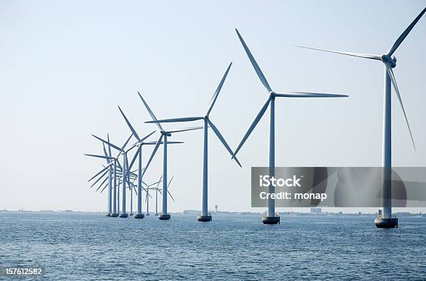 Foto de Turbinas Eólicas Do Da Dinamarca e mais fotos de stock de Mar - Mar, Energia Eólica, Dinamarca