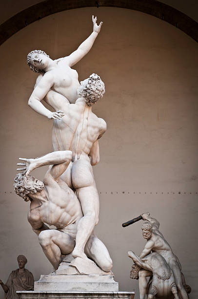 флоренция пьяцца-делла-синьория loggia dei lanzi rennaissnce статуи, италия - roman statue стоковые фото и изображения