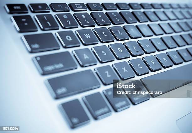 Foto de Teclado De Laptop e mais fotos de stock de Preto e branco - Preto e branco, Digitar, E-commerce