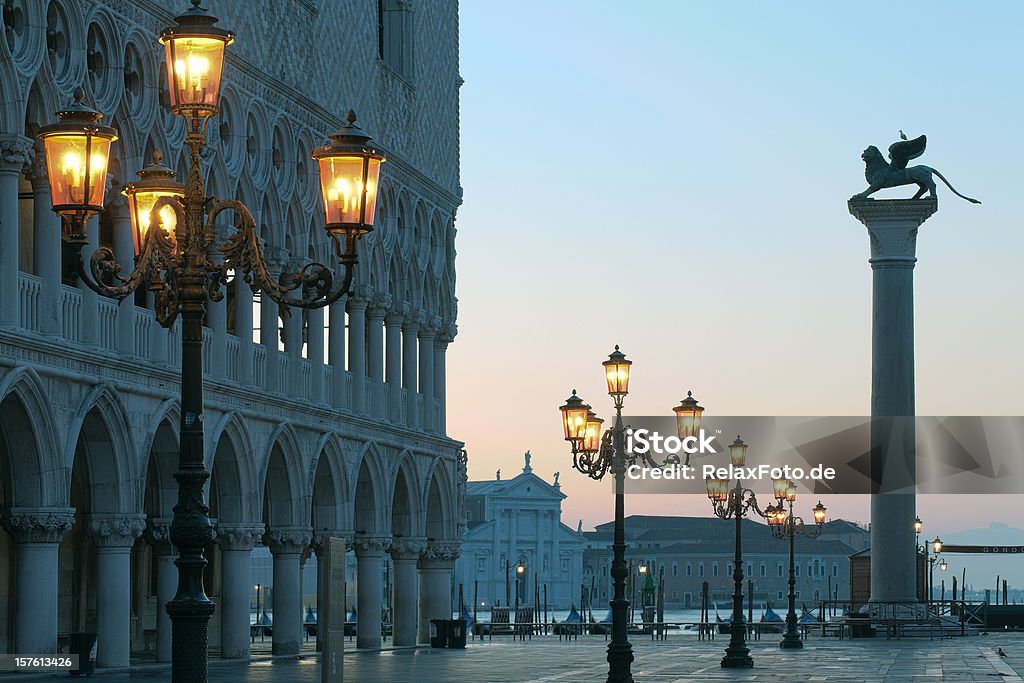 Amanecer en St mark's square in Venice, Italy (XXL - Foto de stock de Aire libre libre de derechos