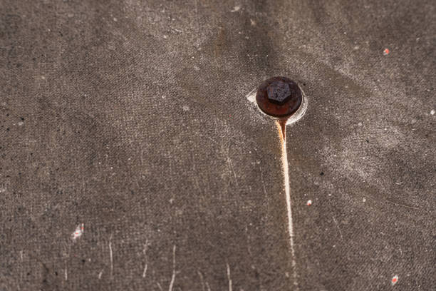 In the background, taken from a satellite dish, there are floating objects scraped and scraped according to the life expectancy of 10 years.