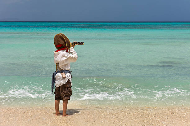 pirat na karaibach - child playing dressing up imagination zdjęcia i obrazy z banku zdjęć
