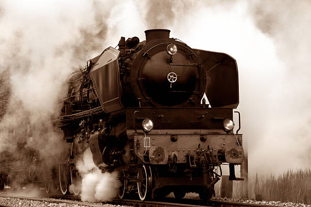 vecchia locomotiva a vapore - rivoluzione industriale foto e immagini stock