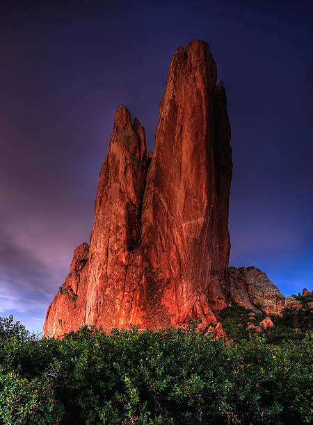 rougeoyer rock de garden of the gods, avant de lever du soleil - steiner photos et images de collection