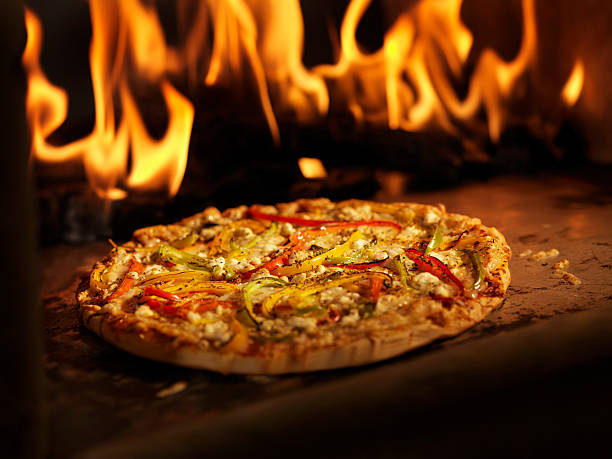 ピザは、薪のオーブン - brick oven ストックフォトと画像