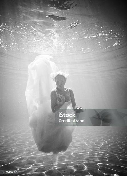 Unterwasser Braut Stockfoto und mehr Bilder von Hochzeit - Hochzeit, Hochzeitskleid, Unterwasseraufnahme