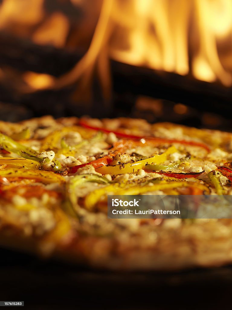 Pizza no forno de incineração de madeira - Royalty-free Alimentação Não-saudável Foto de stock