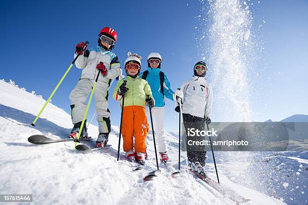 Skifahren Für Familien Stockfoto und mehr Bilder von Berg - Berg, Familie, Schnee