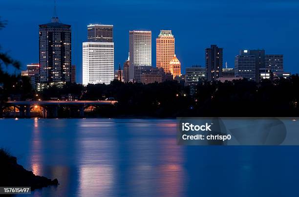 Edificios De Tulsa En Crepúsculo Foto de stock y más banco de imágenes de Tulsa - Tulsa, Oklahoma, Río Arkansas