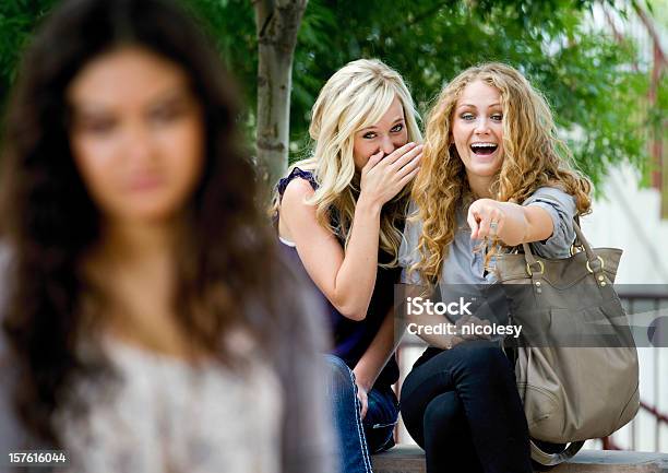 Média De Raparigas - Fotografias de stock e mais imagens de Adolescente - Adolescente, Adulto, Aluna da escola secundária