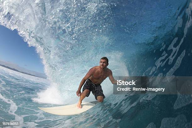 Surferka Zbliżenie Na Fali - zdjęcia stockowe i więcej obrazów Surfing - Surfing, Zbliżenie, Fala - Woda
