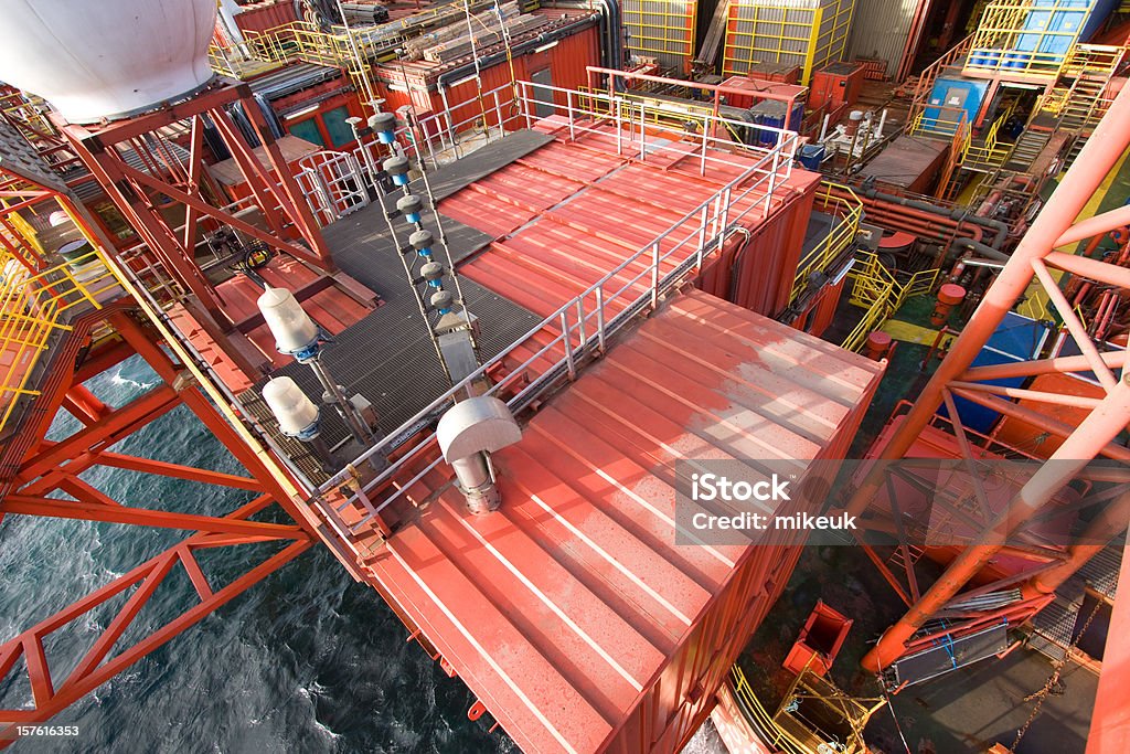 Impianto di perforazione petrolifera Ponte vista - Foto stock royalty-free di Composizione orizzontale