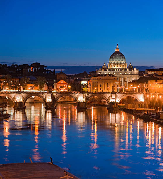 バチカン st peter's basilica ポンテ sant'angelo 川テベレローマイタリア - ponte sant angelo ストックフォトと画像