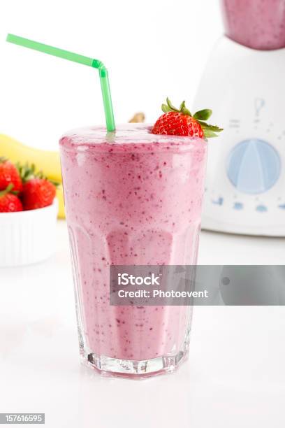 Batido De Foto de stock y más banco de imágenes de Bebida de proteínas - Bebida de proteínas, Batido de frutas, Batido de leche