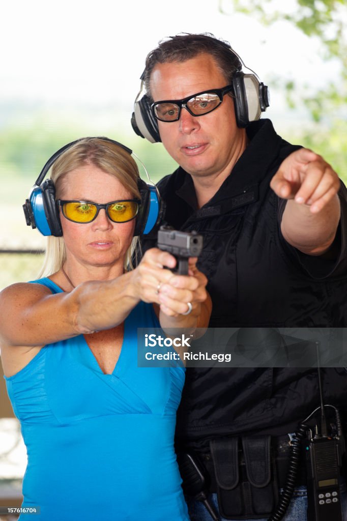 Arme à feu instructeur et étudiant - Photo de Activité de plein air libre de droits