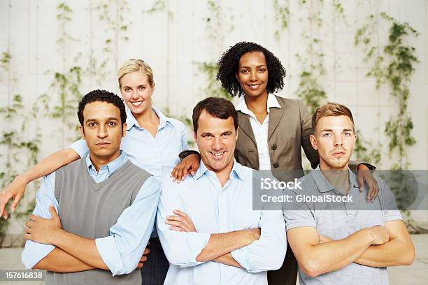 Seguridad Multi Étnica Colegas De Negocios Foto de stock y más banco de imágenes de Foto de equipo deportivo - Foto de equipo deportivo, Negocio, 20-24 años