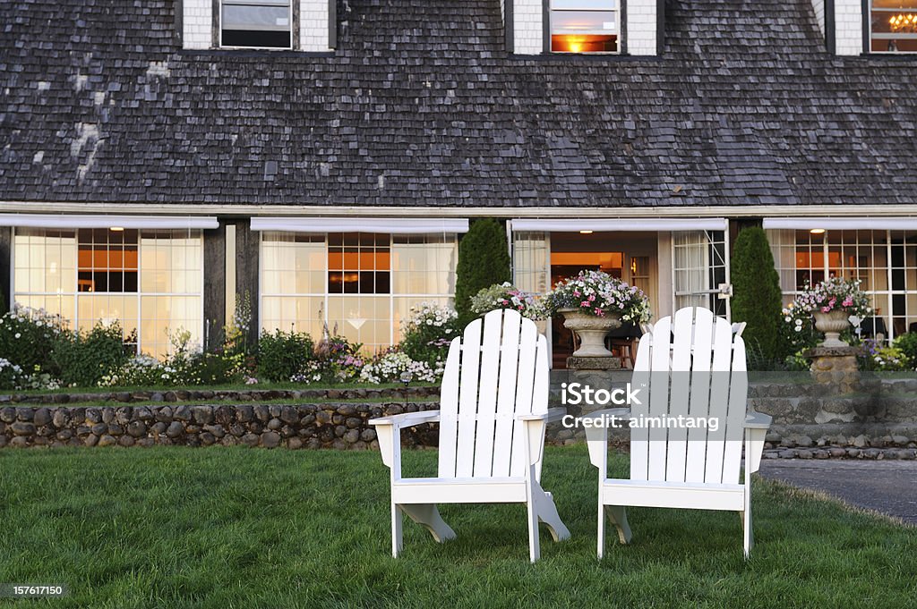 Cadeiras brancas - Foto de stock de Arquitetura royalty-free