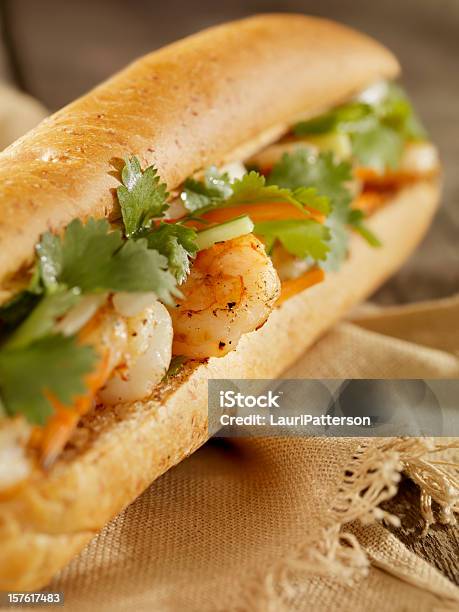 Photo libre de droit de Vietnamienne Sandwich Sub Avec Des Crevettes Grillées banque d'images et plus d'images libres de droit de Aliment