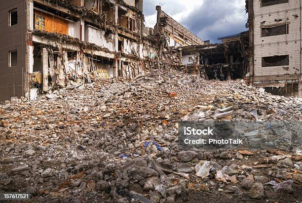 Terremotoxl Foto de stock y más banco de imágenes de Terremoto - Terremoto, Arquitectura exterior, Guerra