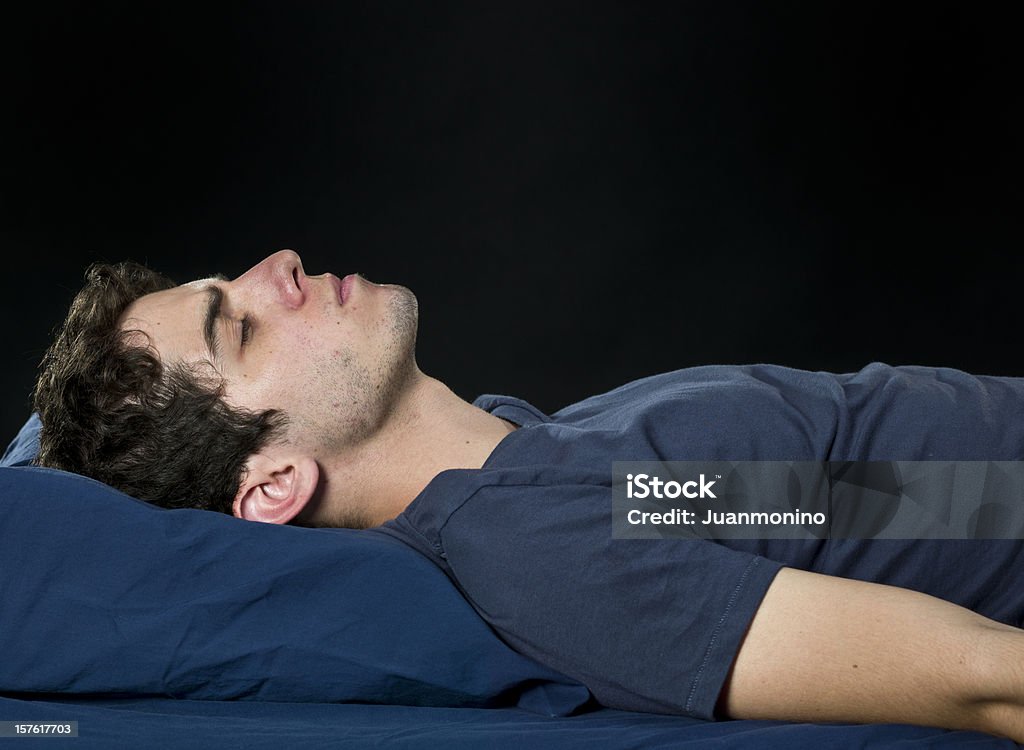 Estudiante universitario masculino dormitorio - Foto de stock de Dormir libre de derechos