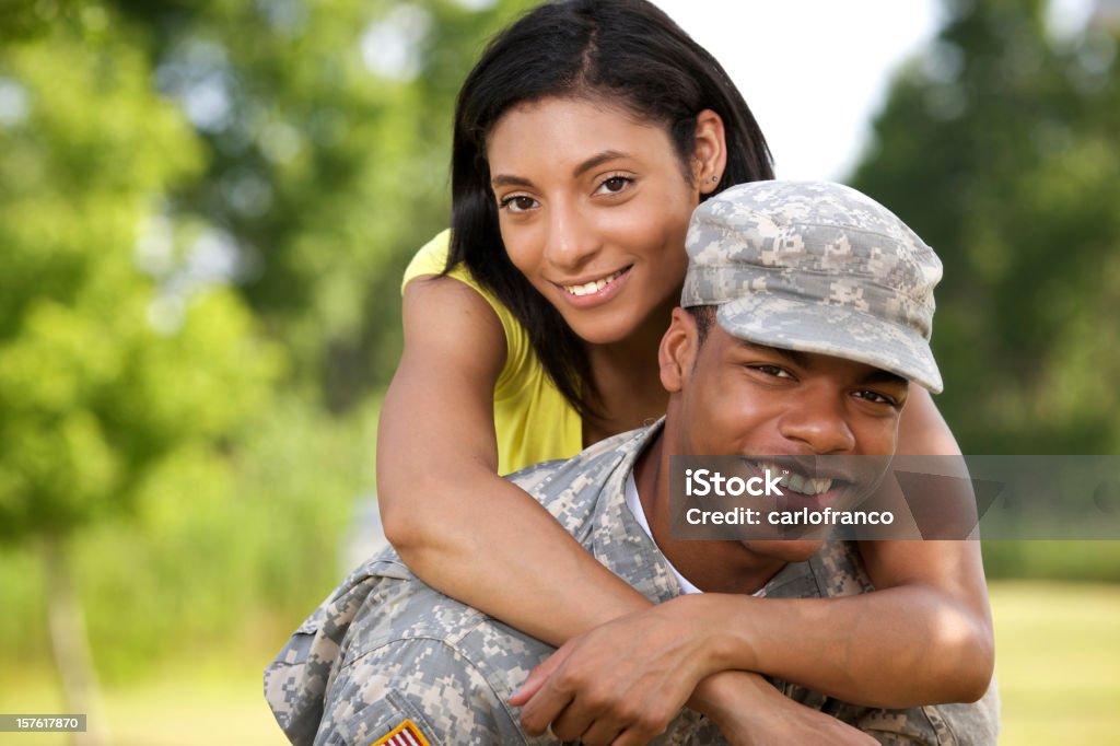 Casal militar - Foto de stock de Abraçar royalty-free