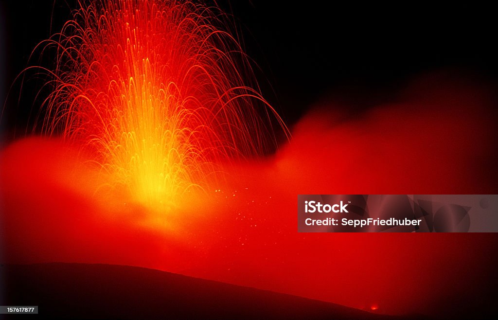 Erupção vulcânica no Vulcão Stromboli Sicília - Royalty-free Ao Ar Livre Foto de stock