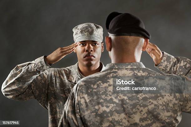 Militäranerkennung Stockfoto und mehr Bilder von Afrikanischer Abstammung - Afrikanischer Abstammung, Asiatischer und Indischer Abstammung, Ausdruckslos