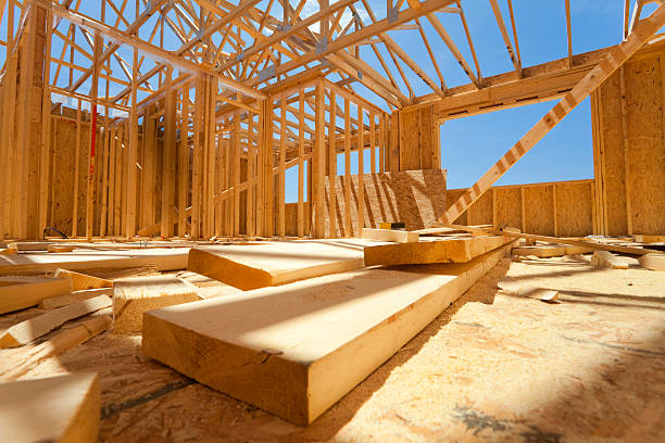 costruzione casa residenziale - wooden construction foto e immagini stock