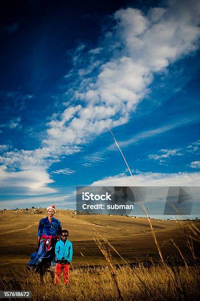 Madre E Hijo Foto de stock y más banco de imágenes de 45-49 años - 45-49 años, 50-54 años, 6-7 años