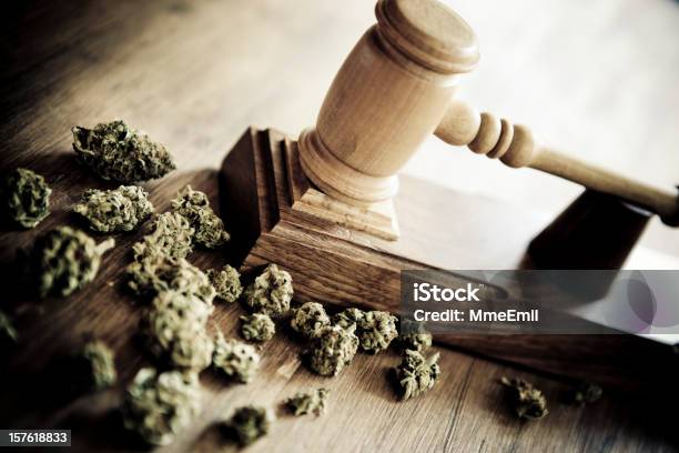 Maconha E Criminallity - Fotografias de stock e mais imagens de Marijuana - Canábis herbácea - Marijuana - Canábis herbácea, Sistema Legal, Palácio de Justiça