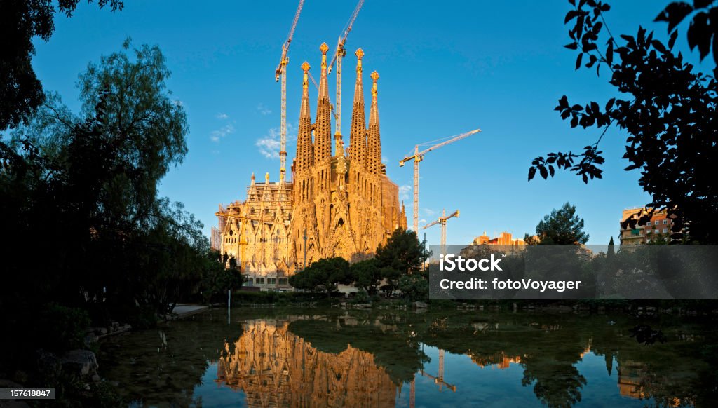 Barcelona, Sagrada Família Gaudí's ozdobny gród Kościół Refleksyjna Katalonia, Hiszpania - Zbiór zdjęć royalty-free (Sagrada Familia)