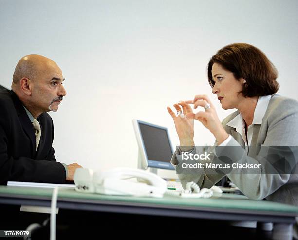 Foto de Preocupações Do Escritório e mais fotos de stock de Adulto - Adulto, Cliente, Comunicação