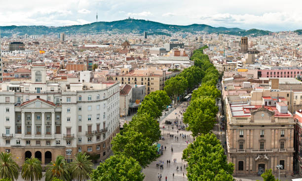 la rambla de barcelone panoramique aérienne de cityscape barri gotic catalogne, espagne - port de barcelona catalonia spain barcelona city photos et images de collection